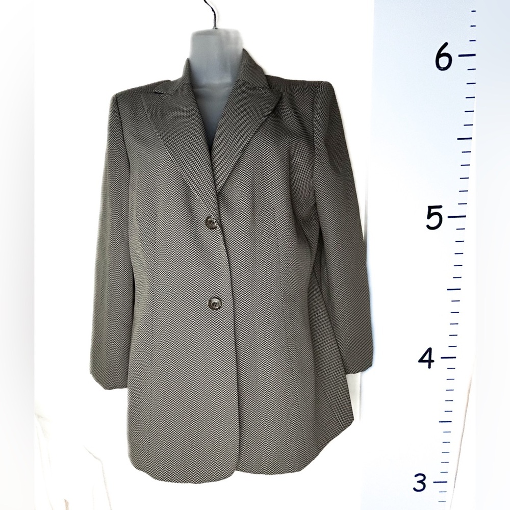 Le Suit Tan & Black Chevron Pattern 2PC Set‎ Jacket & Pants Size 10